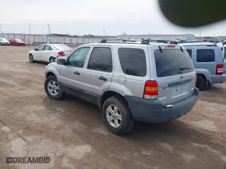 2005 Ford Escape XLT with VIN 1FMYU93145KC96311, listed as a IAAI auction lot 41948685 with 192,564 mi miles. Bid and sale history available at carsss.com. Image 3.