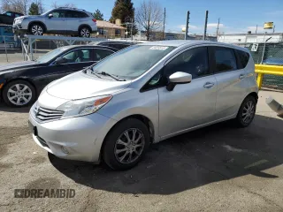 2016 Nissan Note S z VIN 3N1CE2CP8GL393829, wystawiony jako Copart lot #49459915 z przebiegiem 98 336 mil mil oraz Szkoda całkowita • Salvage title. Historia ofert i sprzedaży dostępna na DreamBid. Obrazek 1.