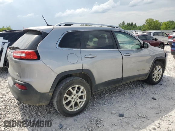 2016 Jeep Cherokee Latitude with VIN 1C4PJMCB5GW210133, listed as a Copart auction lot 61161545 with 222,461 mi miles and Clean title. Bid and sale history available at DreamBid. Image 3.