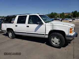 1998 GMC Suburban z VIN 3GKFK16R0WG502287, wystawiony jako Copart lot #62323314 z przebiegiem 181 638 mil mil oraz Szkody całkowita. Historia ofert i sprzedaży dostępna na DreamBid. Obrazek 4.