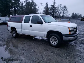 2006 Chevrolet Silverado 1500 LT1 with VIN 1GCEK19V56Z192976, listed as a Copart auction lot 46536605 with 373,436 mi miles and Salvage Title. Bid and sale history available at carsss.com. Image 4.