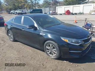 2016 Kia Optima LX Turbo with VIN 5XXGT4L18GG029739, listed as a IAAI auction lot 41496052 with 122,181 mi miles. Bid and sale history available at carsss.com. Image 1.