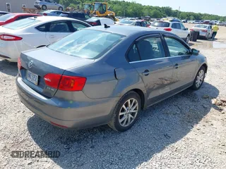 2013 Volkswagen Jetta SE with VIN 3VWDP7AJ9DM370201, listed as a IAAI auction lot 42562810 with 165,991 mi miles and . Bid and sale history available at DreamBid. Image 4.