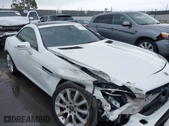 2020 Mercedes-Benz SLC 300 с VIN W1KPK3JA7LF170171, выставлен на аукционе IAAI как лот 42119425 с пробегом 2 408 миль миль и . История ставок и продаж доступна на DreamBid. Изображение 6.
