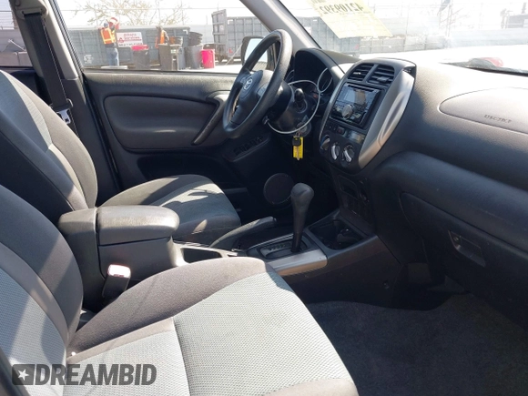 2005 Toyota RAV4 with VIN JTEGD20V450071134, listed as a IAAI auction lot 42109392 with 183,549 mi miles. Bid and sale history available at carsss.com. Image 5.