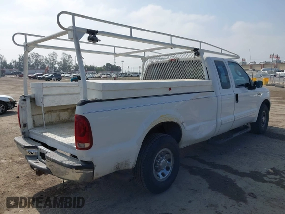 2003 Ford F-250 XL z VIN 3FTNX20LX3MB20798, wystawiony jako IAAI lot #42304074 z przebiegiem 274 238 mil mil oraz . Historia ofert i sprzedaży dostępna na DreamBid. Obrazek 4.