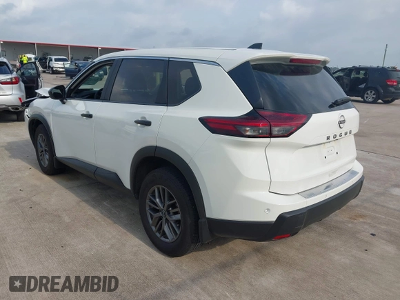 2024 Nissan Rogue S z VIN 5N1BT3AA5RC726064, wystawiony jako IAAI lot #42114661 z przebiegiem 4 306 mil mil oraz . Historia ofert i sprzedaży dostępna na DreamBid. Obrazek 3.