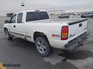 2002 Chevrolet Silverado 1500 LT with VIN 2GCEK19T421244258, listed as a IAAI auction lot 41472464 with 237,300 mi miles. Bid and sale history available at carsss.com. Image 3.