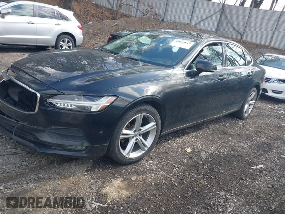 2018 Volvo S90 Momentum with VIN LVY982MK6JP036297, listed as a IAAI auction lot 42094817 with 285,693 mi miles. Bid and sale history available at carsss.com. Image 2.
