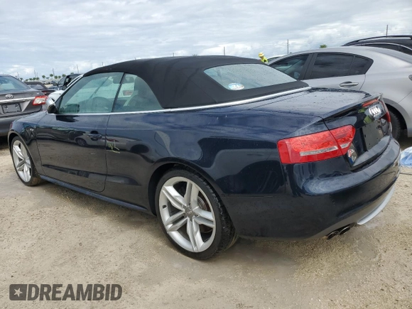 2010 Audi S5 Premium Plus z VIN WAUCGAFH5AN015591, wystawiony jako Copart lot #74314074 z przebiegiem Nie podano mil oraz Nie do naprawy. Historia ofert i sprzedaży dostępna na DreamBid. Obrazek 2.