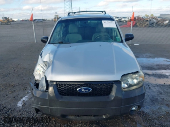 2007 Ford Escape XLT with VIN 1FMYU03Z37KA92572, listed as a IAAI auction lot 41213281 with 129,366 mi miles. Bid and sale history available at carsss.com. Image 12.