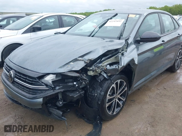 2024 Volkswagen Jetta Sport z VIN 3VWBM7BUXRM034024, wystawiony jako IAAI lot #42242892 z przebiegiem 7 996 mil mil oraz . Historia ofert i sprzedaży dostępna na DreamBid. Obrazek 6.