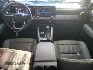 2024 Chevrolet Colorado 4WD ZR2 z VIN 1GCPTFEK3R1119557, wystawiony jako Copart lot #89189605 z przebiegiem 10 356 mil mil oraz Szkoda całkowita • Salvage title. Historia ofert i sprzedaży dostępna na DreamBid. Obrazek 8.