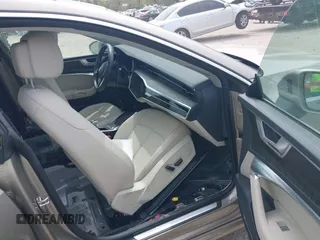 2019 Audi A7 Premium Plus z VIN WAUR2AF24KN114229, wystawiony jako IAAI lot #42126781 z przebiegiem 41 842 mil mil oraz . Historia ofert i sprzedaży dostępna na DreamBid. Obrazek 5.