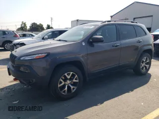 2017 Jeep Cherokee Trailhawk z VIN 1C4PJMBB2HW637725, wystawiony jako Copart lot #65446885 z przebiegiem 174 356 mil mil oraz Szkoda całkowita • Salvage title. Historia ofert i sprzedaży dostępna na DreamBid. Obrazek 1.