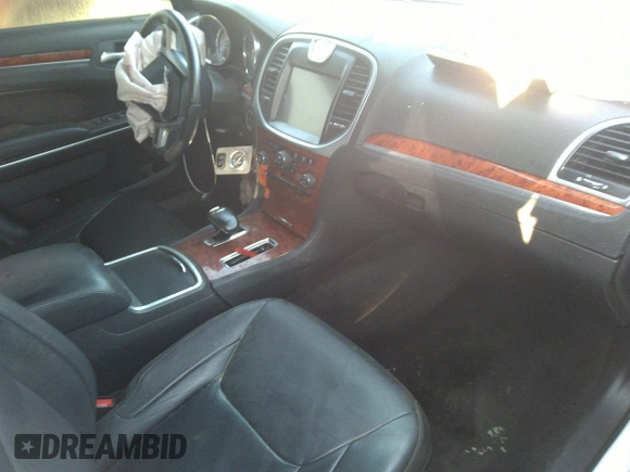 2014 Chrysler 300 z VIN 2C3CCAAG6EH223088, wystawiony jako IAAI lot #31400468 z przebiegiem 137 747 mil mil oraz . Historia ofert i sprzedaży dostępna na DreamBid. Obrazek 5.