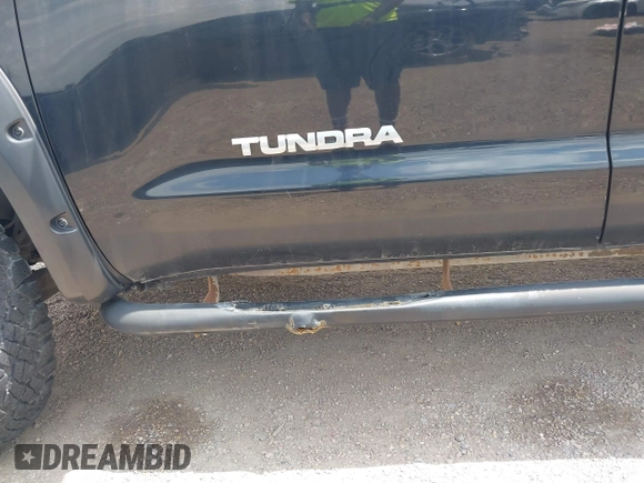 2013 Toyota Tundra z VIN 5TFDW5F13DX302067, wystawiony jako IAAI lot #42461336 z przebiegiem 124 876 mil mil oraz . Historia ofert i sprzedaży dostępna na DreamBid. Obrazek 6.