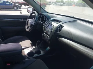 2011 Kia Sorento EX z VIN 5XYKUDA29BG090671, wystawiony jako IAAI lot #42268857 z przebiegiem 146 770 mil mil oraz . Historia ofert i sprzedaży dostępna na DreamBid. Obrazek 5.