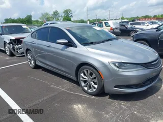 2015 Chrysler 200 S z VIN 1C3CCCBG8FN613726, wystawiony jako IAAI lot #42136518 z przebiegiem 192 197 mil mil oraz . Historia ofert i sprzedaży dostępna na DreamBid. Obrazek 1.