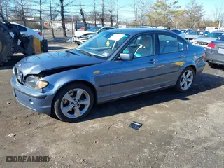 2004 BMW 3 Series 325xi with VIN WBAEU33494PR11612, listed as a IAAI auction lot 41805426 with NaN miles. Bid and sale history available at carsss.com. Image 17.