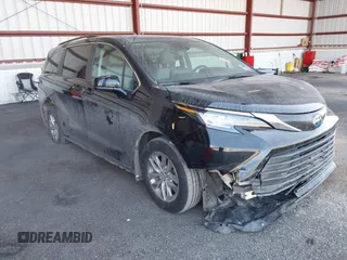 2022 Toyota Sienna LE z VIN 5TDBRKEC6NS086528, wystawiony jako IAAI lot #41793752 z przebiegiem 47 106 mil mil oraz . Historia ofert i sprzedaży dostępna na DreamBid. Obrazek 1.