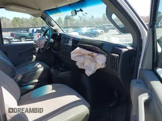 2017 GMC Savana Cargo z VIN 1GTW7AFF7H1915702, wystawiony jako IAAI lot #41768370 z przebiegiem 120 997 mil mil oraz . Historia ofert i sprzedaży dostępna na DreamBid. Obrazek 5.