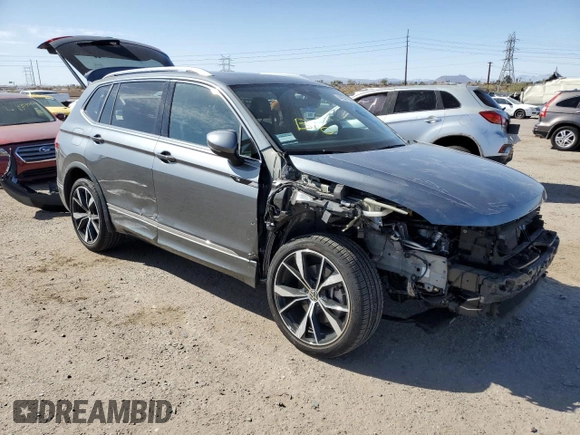 2024 Volkswagen Tiguan SEL R-Line с VIN 3VV4B7AX0RM116455, выставлен на аукционе Copart как лот 44221505 с пробегом 15 977 миль миль и Списание • Salvage title. История ставок и продаж доступна на DreamBid. Изображение 4.