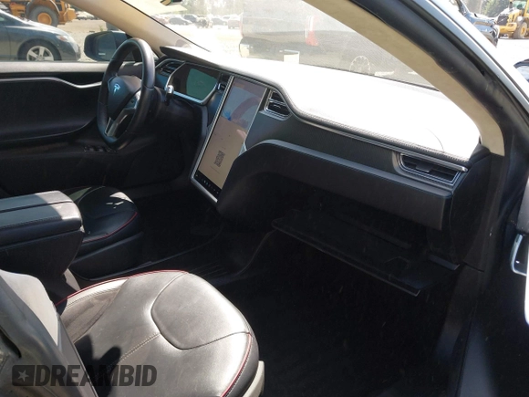 2013 Tesla Model S Performance z VIN 5YJSA1DP2DFP06669, wystawiony jako IAAI lot #42161357 z przebiegiem 177 710 mil mil oraz . Historia ofert i sprzedaży dostępna na DreamBid. Obrazek 5.