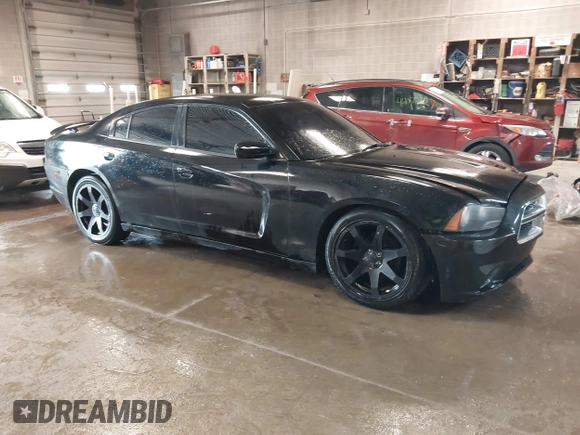 2013 Dodge Charger SE z VIN 2C3CDXBG5DH550076, wystawiony jako IAAI lot #42090715 z przebiegiem 146 020 mil mil oraz . Historia ofert i sprzedaży dostępna na DreamBid. Obrazek 1.