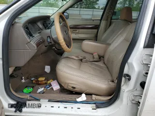 2003 Mercury Grand Marquis GS Convenience z VIN 2MEFM74WX3X633910, wystawiony jako Copart lot #52999865 z przebiegiem 207 970 mil mil oraz Szkoda całkowita • Salvage title. Historia ofert i sprzedaży dostępna na DreamBid. Obrazek 7.