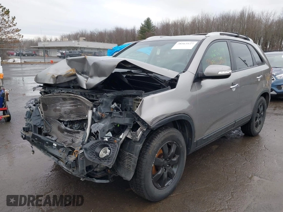 2013 Kia Sorento LX with VIN 5XYKT3A62DG349522, listed as a IAAI auction lot 38563127 with 127,205 mi miles and . Bid and sale history available at carsss.com. Image 2.