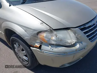 2005 Chrysler Town & Country Limited with VIN 2C8GP64L55R199737, listed as a IAAI auction lot 42196476 with 178,823 mi miles. Bid and sale history available at carsss.com. Image 11.
