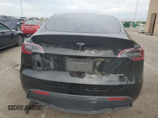 2025 Tesla Model Y Long Range z VIN 7SAYGAEE4SF260398, wystawiony jako Copart lot #54580745 z przebiegiem Nie podano mil oraz Szkoda całkowita • Salvage title. Historia ofert i sprzedaży dostępna na DreamBid. Obrazek 6.