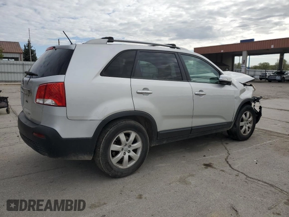 2013 Kia Sorento LX z VIN 5XYKT4A67DG355452, wystawiony jako Copart lot #54902255 z przebiegiem 188 949 mil mil oraz Szkoda całkowita • Salvage title. Historia ofert i sprzedaży dostępna na DreamBid. Obrazek 3.