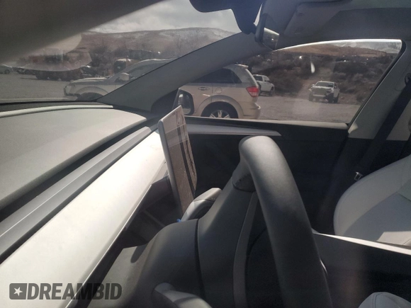 2024 Tesla Model Y Performance z VIN 7SAYGDEF6RF166365, wystawiony jako Copart lot #48885585 z przebiegiem Nie podano mil oraz Szkoda całkowita • Salvage title. Historia ofert i sprzedaży dostępna na DreamBid. Obrazek 9.
