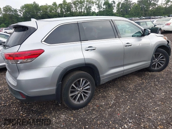 2018 Toyota Highlander SE with VIN 5TDJZRFH6JS550104, listed as a IAAI auction lot 42676132 with 107,807 mi miles and . Bid and sale history available at DreamBid. Image 4.