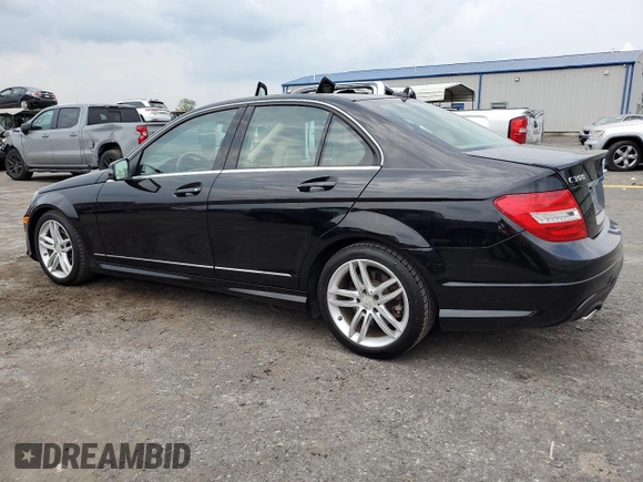 2013 Mercedes-Benz C 300 Sport z VIN WDDGF8AB2DG104911, wystawiony jako Copart lot #60088735 z przebiegiem 126 847 mil mil oraz Czysty tytuł • Clean title. Historia ofert i sprzedaży dostępna na DreamBid. Obrazek 2.