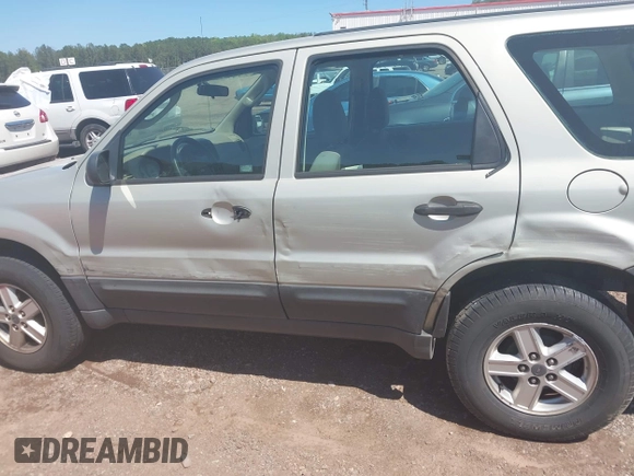 2005 Ford Escape XLS Value with VIN 1FMYU02Z25KB13278, listed as a IAAI auction lot 41981861 with 173,733 mi miles. Bid and sale history available at carsss.com. Image 6.
