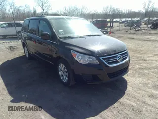 2014 Volkswagen Routan SE z VIN 2C4RVABG3ER134698, wystawiony jako IAAI lot #41796736 z przebiegiem 110 282 mil mil oraz . Historia ofert i sprzedaży dostępna na DreamBid. Obrazek 1.