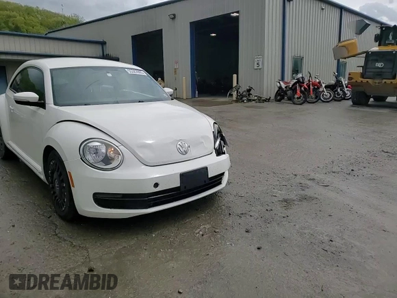 2014 Volkswagen Beetle 2.5L w/Sun with VIN 3VWJP7AT9EM602575, listed as a Copart auction lot 55383965 with 130,525 mi miles and Salvage Title. Bid and sale history available at DreamBid. Image 13.