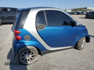 2009 Smart fortwo Pure z VIN WMEEJ31X39K273968, wystawiony jako Copart lot #56888045 z przebiegiem 125 138 mil mil oraz Szkody całkowita. Historia ofert i sprzedaży dostępna na DreamBid. Obrazek 3.