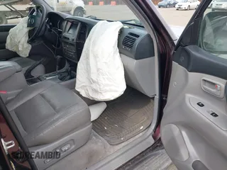 2006 Toyota Land Cruiser z VIN JTEHT05J962081200, wystawiony jako IAAI lot #41532495 z przebiegiem 217 230 mil mil oraz . Historia ofert i sprzedaży dostępna na DreamBid. Obrazek 5.