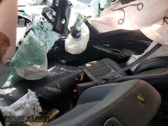 2024 Mitsubishi Outlander S z VIN JA4ARUAU9RU004812, wystawiony jako Copart lot #62010385 z przebiegiem Nie podano mil oraz Nie do naprawy • Non repairable. Historia ofert i sprzedaży dostępna na DreamBid. Obrazek 8.