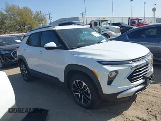 2025 Chevrolet TrailBlazer LT with VIN KL79MPSP8SB122656, listed as a IAAI auction lot 41856978 with 3,084 mi miles and . Bid and sale history available at DreamBid. Image 1.