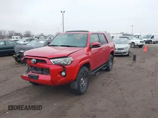 2018 Toyota 4Runner SR5 z VIN JTEBU5JR3J5543673, wystawiony jako IAAI lot #41174753 z przebiegiem 65 465 mil mil oraz . Historia ofert i sprzedaży dostępna na DreamBid. Obrazek 17.