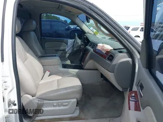 2014 Chevrolet Suburban LT with VIN 1GNSCJE08ER185472, listed as a IAAI auction lot 39849223 with 198,853 mi miles. Bid and sale history available at carsss.com. Image 5.