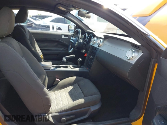2007 Ford Mustang GT Deluxe with VIN 1ZVFT82H375255531, listed as a IAAI auction lot 42159077 with 158,223 mi miles. Bid and sale history available at carsss.com. Image 5.