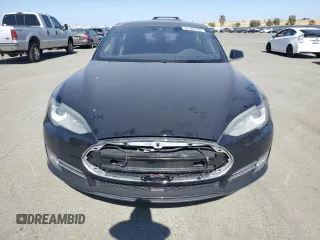2016 Tesla Model S 90D with VIN 5YJSA1E2XGF129106, listed as a Copart auction lot 59162185 with 136,004 mi miles and Salvage title. Bid and sale history available at DreamBid. Image 5.