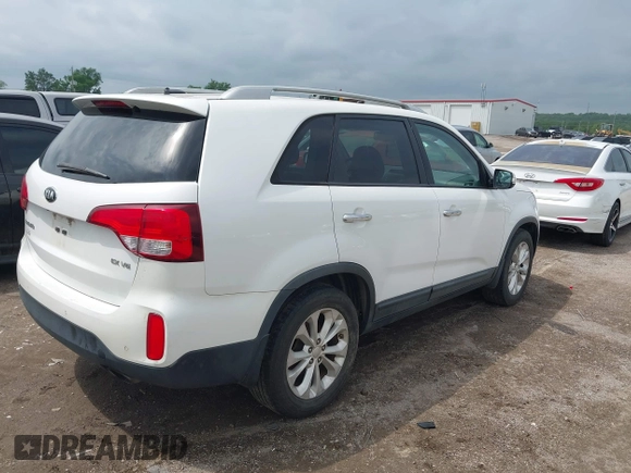 2015 Kia Sorento EX with VIN 5XYKU4A71FG647090, listed as a IAAI auction lot 42100215 with 121,842 mi miles. Bid and sale history available at carsss.com. Image 4.