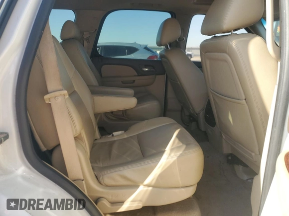 2010 Chevrolet Tahoe LTZ z VIN 1GNUCCE06AR203496, wystawiony jako Copart lot #83473464 z przebiegiem 157 480 mil mil oraz Szkoda całkowita • Salvage title. Historia ofert i sprzedaży dostępna na DreamBid. Obrazek 10.